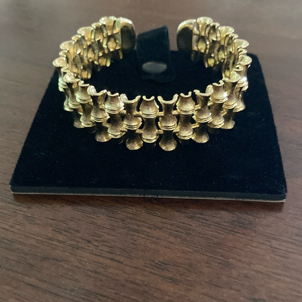 Elegant Gold tone Bracelet